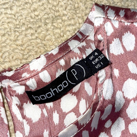 Boohoo Petite Woven Polka Dot Smock Dress - Picture 5 of 8